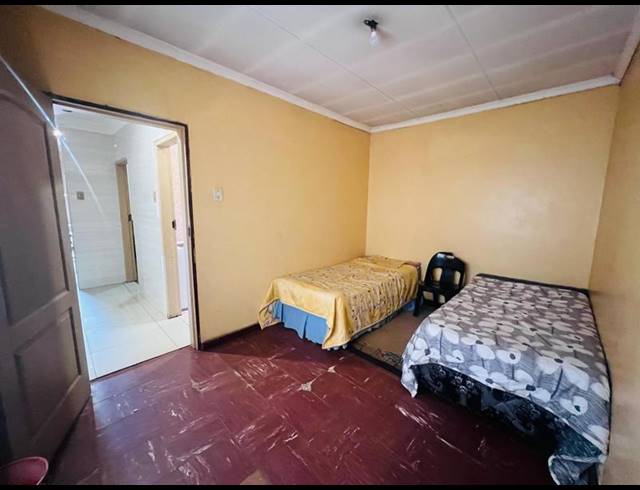 2 BEDROOM HOUSE FOR SALE IN MABOPANE UNIT U